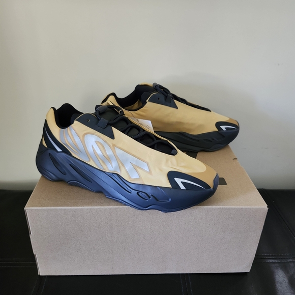 Adidas Yeezy 700 " Honeydew " MNVN Shoes - Picture 3 of 11